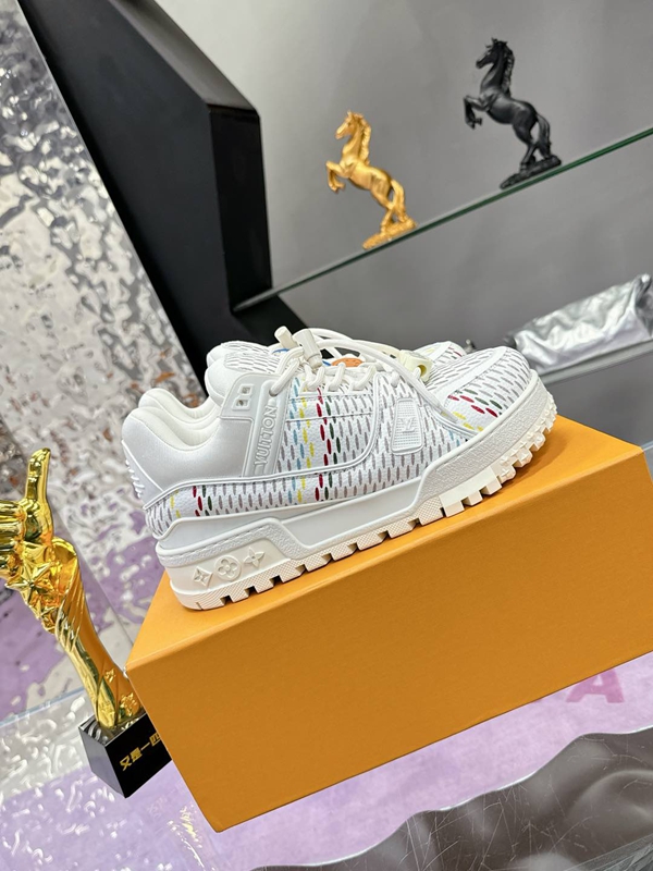 ルイヴィトン靴側面デザイン